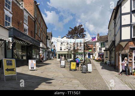 Victoria Square in der hübschen Marktstadt Ashbourne, Derbyshire, Großbritannien Stockfoto