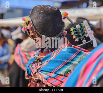 Traditionelle Yampara Mann mit Leder Hut, Tarabuco, Bolivien Stockfoto