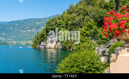 Die Villa del Balbianello, berühmte Villa in der Gemeinde Lenno gelegen, mit Blick auf den Comer See. Lombardei, Italien. Stockfoto