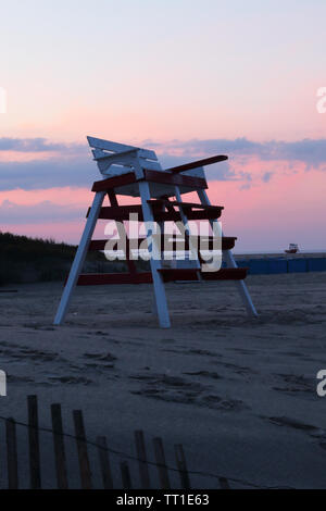 Ein Rettungsschwimmer Stuhl am Strand in Cape May, New Jersey, USA Stockfoto