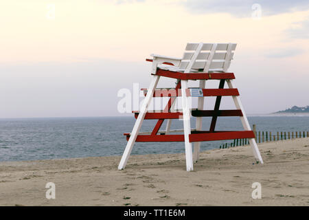 Ein Rettungsschwimmer Stuhl am Strand in Cape May, New Jersey, USA Stockfoto