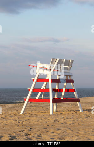 Ein Rettungsschwimmer Stuhl am Strand in Cape May, New Jersey, USA Stockfoto