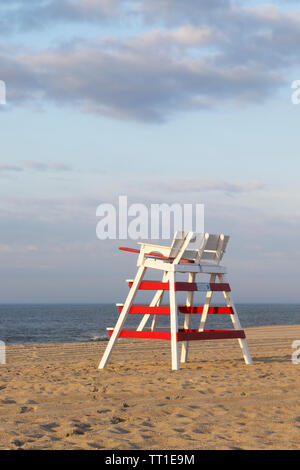 Ein Rettungsschwimmer Stuhl am Strand in Cape May, New Jersey, USA Stockfoto