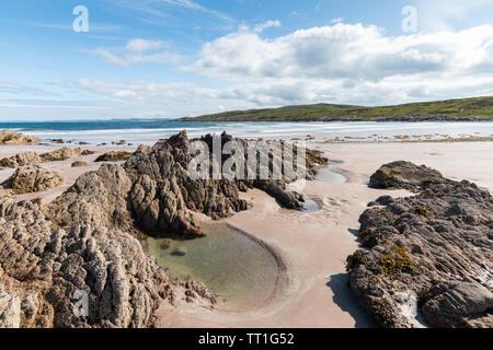 Kleiner Pool auf achnahaird Beach in den schottischen Highlands Stockfoto