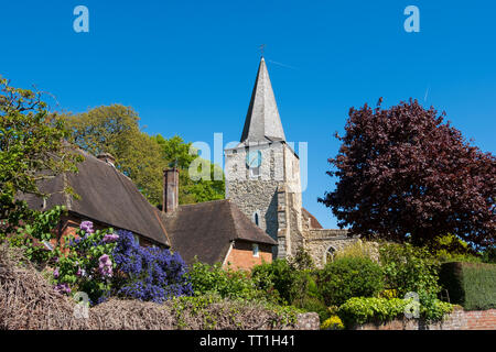 Kirche St. Nikolaus, Pluckley, Kent, Großbritannien Stockfoto