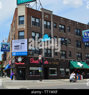 Der Schnittpunkt von Clark, Diversey, und Broadway bilden die Grenze zwischen dem Lincoln Park und Lakeview Nachbarschaften von Chicago Stockfoto