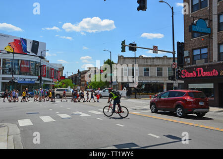 Der Schnittpunkt von Clark, Diversey, und Broadway bilden die Grenze zwischen dem Lincoln Park und Lakeview Nachbarschaften von Chicago Stockfoto