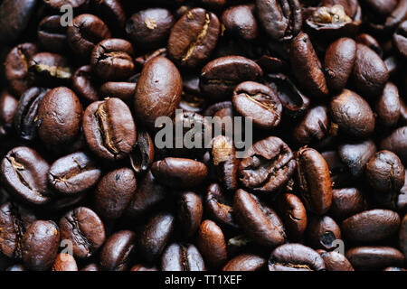 Geröstete Kaffeebohnen Nahaufnahme Makro Foto, Kaffeebohnen Hintergrund Stockfoto