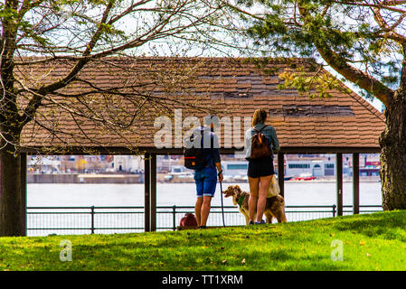 Die Menschen genießen den Frühling auf der Île Saint Hélène in Montreal Stockfoto