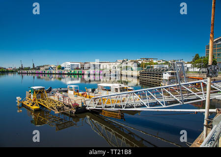 Buenos Aires, Argentina-Dec 25, 2018: matanza Fluss dock, Ansicht von der Av. Don Pedro de Mendoza Street, Bueino in Aires. Argentinien. Stockfoto