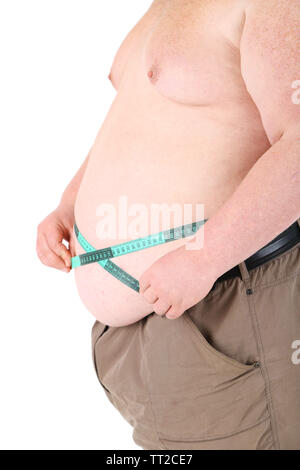 Fat Man holding Maßband. Konzeptionelle Foto von Gewichtsverlust. Auf weiß Isoliert Stockfoto