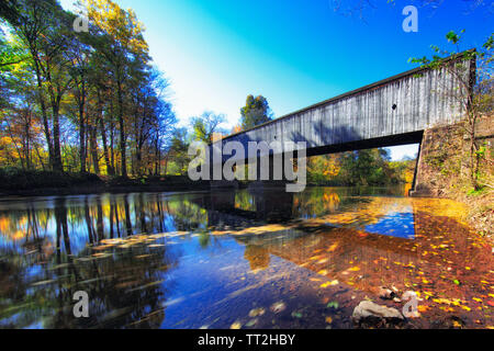 Low Angle View Der Schoefield Ford Covered Bridge, Newton, Pennsylvania Stockfoto