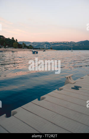 Sonnenuntergang am Strand von Sainte Croix See, Verdon natural Regional Park, Frankreich Stockfoto