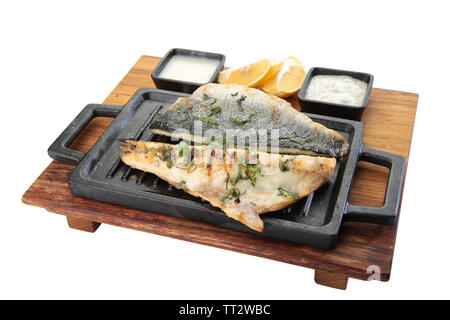 Gegrillte Forelle auf Holz Platte Stockfoto