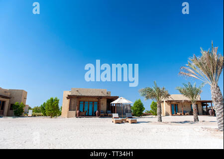 Die Villen im Anantara Al Yamm Villa Resort auf Sir Bani Yas, einer Insel im Persischen Golf, Vereinigte Arabische Emirate. Stockfoto