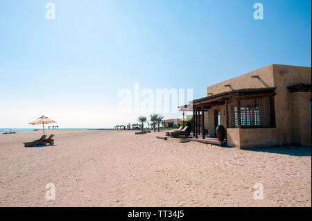 Die Villen im Anantara Al Yamm Villa Resort auf Sir Bani Yas, einer Insel im Persischen Golf, Vereinigte Arabische Emirate. Stockfoto