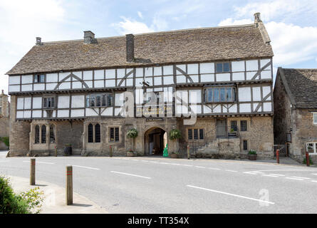 Das George Inn, Fachwerkhaus historischen Pub, Norton St Philip, Somerset, England, Großbritannien Stockfoto