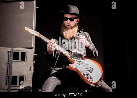 Michael Fry, Gitarrist der britischen Rockband Skindred, live auf der Bühne des Firenze Rocks Festival 2019 in Florenz, Italien, Öffnung für Stockfoto