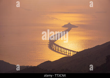 Brücke aus dem Nichts. Stockfoto