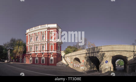 Panoramablick auf den historischen Immobilien von Pommer und Saboneev Brücke in Odessa, Ukraine Stockfoto