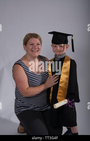 Folkestone Folkestone College Graduation, der für Ende 2017 - 2018 Akademisches Jahr Stockfoto