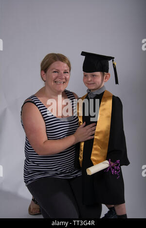 Folkestone Folkestone College Graduation, der für Ende 2017 - 2018 Akademisches Jahr Stockfoto