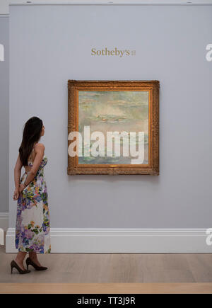 Sotheby's, London, Großbritannien. 14. Juni 2019. Große Impressionismus zur moderne britische Werke, zum Teil seit Jahrzehnten im Verborgenen, sind für den Sommer verkauf Sotheby's in der Vorschau angezeigt. Bild: Claude Monet. Nymphéas, 1908 (seerosen). Schätzung £ 25 m-35 m. Credit: Malcolm Park/Alamy Leben Nachrichten. Stockfoto