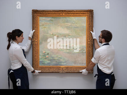 Sotheby's, London, Großbritannien. 14. Juni 2019. Große Impressionismus zur moderne britische Werke, zum Teil seit Jahrzehnten im Verborgenen, sind für den Sommer verkauf Sotheby's in der Vorschau angezeigt. Bild: Claude Monet. Nymphéas, 1908 (seerosen). Schätzung £ 25 m-35 m. Credit: Malcolm Park/Alamy Leben Nachrichten. Stockfoto