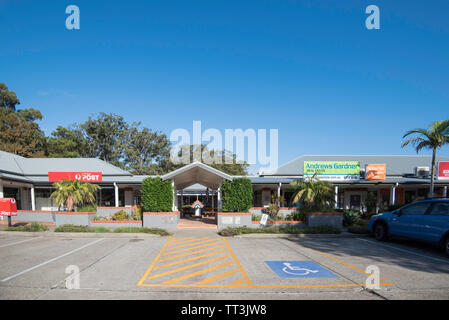 Die hallidays Punkt (schwarz Head Beach) Village Shopping Centre und lokale Library in der Mitte der Nordküste von NSW, Australien Stockfoto