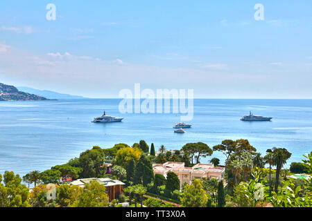 Nizza, Frankreich - 17. Juni 2014: Mittelmeer Cote d'Azur, Ansicht von Saint-Jean-Cap-Ferrat Stockfoto