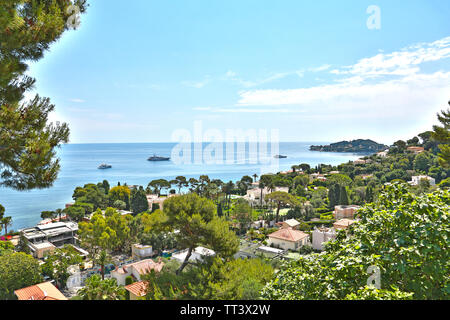 Nizza, Frankreich - 17. Juni 2014: Mittelmeer Cote d'Azur, Ansicht von Saint-Jean-Cap-Ferrat Stockfoto