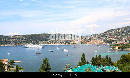 Nizza, Frankreich - 17. Juni 2014: Mittelmeer Cote d'Azur, Ansicht von Saint-Jean-Cap-Ferrat Stockfoto