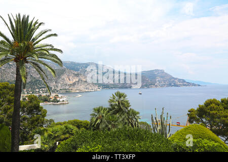 Nizza, Frankreich - 17. Juni 2014: Mittelmeer Cote d'Azur, Ansicht von Saint-Jean-Cap-Ferrat Stockfoto