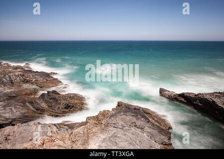 Der Fischer Route an der Costa Vicentina, im Südwesten von Portugal, ist durch seine Felsformationen und kristallklaren Strände geprägt. Stockfoto