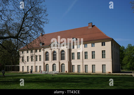 Schloss Schönhausen (deutsch: Schloss Schönhausen) ist ein Barockschloss in Niederschönhausen, im Bezirk Pankow, Berlin, Deutschland. Stockfoto