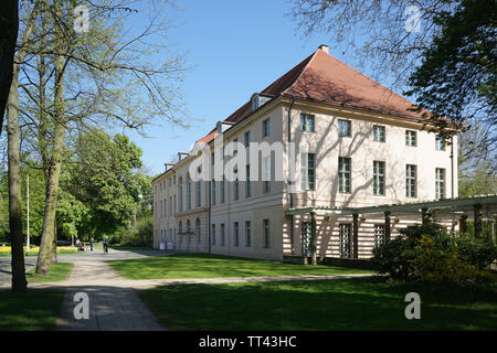 Schloss Schönhausen (deutsch: Schloss Schönhausen) ist ein Barockschloss in Niederschönhausen, im Bezirk Pankow, Berlin, Deutschland. Stockfoto