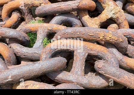 Links von einer schweren Kette. A Coruña, A Coruña, Galizien, Spanien. Stockfoto