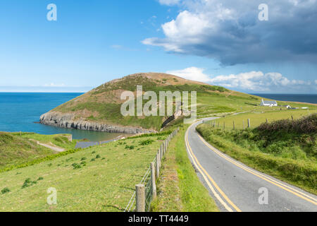 Zerklüftete Küstenlandschaft bei Mwnt Bay, Ceredigion, Wales Stockfoto