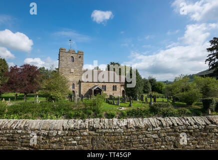 Kirche neben Stokesay Schloss, Shropshire, England. Ein mittelalterliches Herrenhaus in der Nähe von Craven Arms, Shropshire, der ein beliebtes Reiseziel. Stockfoto