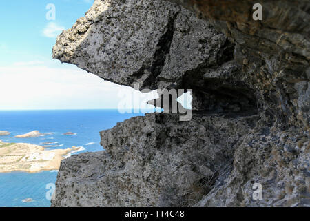 Berg Höhlen auf der Spitze des Monte de las Cenizas y Peña del Águila Regional Park, Murcia, Spanien Stockfoto