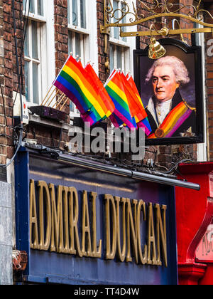 Admiral Duncan Pub Soho London - sowie eine der ältesten Gay von Soho Kneipen es Gegenstand einer homophoben Nagelbombenanschlags wurde im Jahr 1999 bekannt. Stockfoto