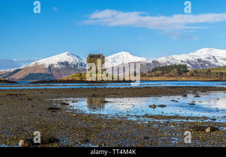 Castle Stalker auf Loch Laich aus Loch Linnhe, North West Schottland Stockfoto