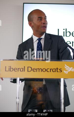 Vince Cable und Siobhan Benita Willkommen ehemalige Arbeits- und Ändern UK MP Chuka Umunna wie er Mängel der Liberaldemokraten (Lib Dems) Stockfoto