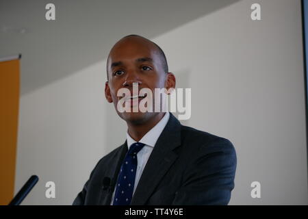 Vince Cable und Siobhan Benita Willkommen ehemalige Arbeits- und Ändern UK MP Chuka Umunna wie er Mängel der Liberaldemokraten (Lib Dems) Stockfoto