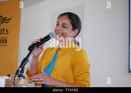 Vince Cable und Siobhan Benita Willkommen ehemalige Arbeits- und Ändern UK MP Chuka Umunna wie er Mängel der Liberaldemokraten (Lib Dems) Stockfoto