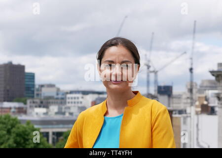 Chuka Umunna (ehemalige Arbeits- und Ändern UK MP, jetzt Bibliothek Dem MP) und Siobhan Benita (Bibliothek Dem Londoner Bürgermeisterkandidat) im Jahr 2019 als Chuka Mängel. Stockfoto