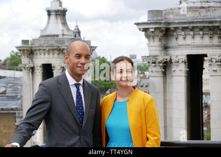 Chuka Umunna (ehemalige Arbeits- und Ändern UK MP, jetzt Bibliothek Dem MP) und Siobhan Benita (Bibliothek Dem Londoner Bürgermeisterkandidat) im Jahr 2019 als Chuka Mängel. Stockfoto