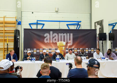 RIGA, Lettland. 13. Juni 2019. Pressekonferenz vor der nächsten WORLD BOXING SUPER SERIE semi final Fight zwischen Yunier Tabiti Dorticos und Andrew. Stockfoto