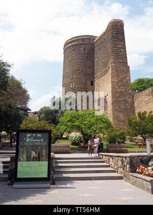 Maiden's Tower ist das Herzstück der alten Stadt - die historischen Herzen von Baku, der Hauptstadt Aserbaidschans und ein Hoheitszeichen des Landes. Stockfoto