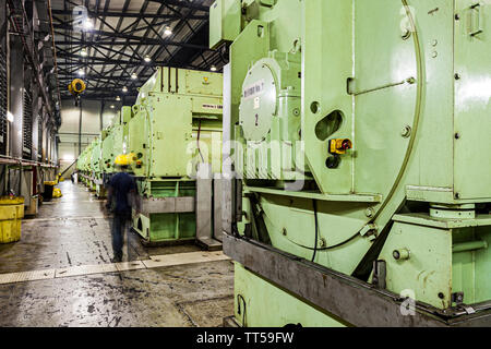 Maschinen für die Stromerzeugung im Bahia Las Minas Wärmekraftwerk. Colon, Panama. Stockfoto